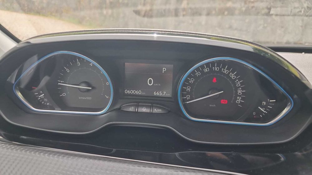 Peugeot 2008 Crossway EAT6 60000 klms 2018
