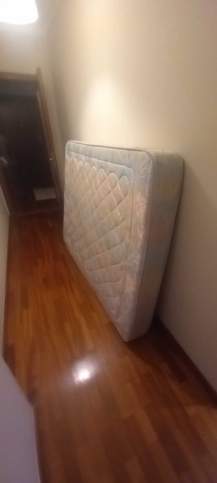 Cama de casal com colchão incluído