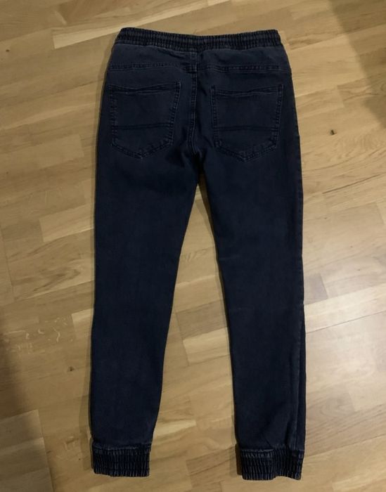 Jeansy z gumką w pasie i na nogawkach 152