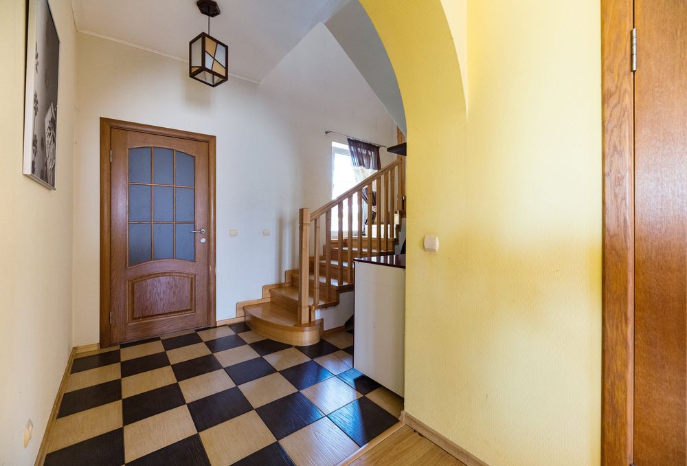 Без% Продається двоповерховий чотирикімнатний будинок дім, Лебедівка.