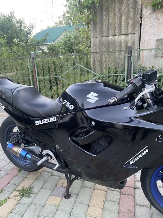 Suzuki katana 750