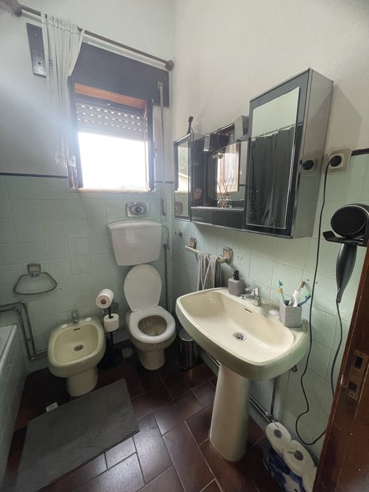 Espelho alto com gaveta