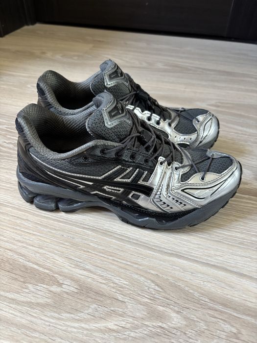 Продам кросівки Asics (39 р)