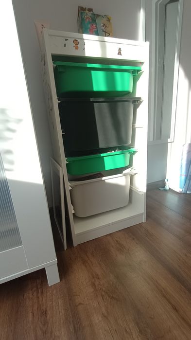 Regał z pojemnikami trofast