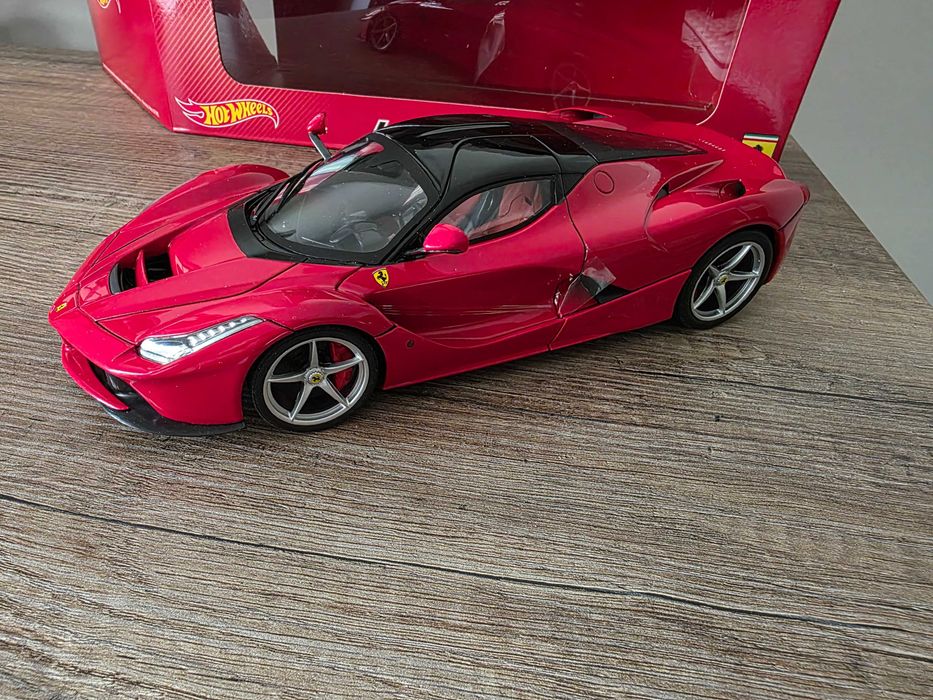 Ferrari LaFerrari 1:18 Hot Wheels