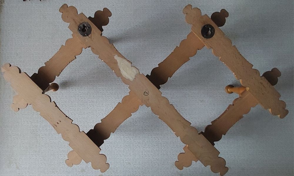 Вінтажний вішак для одягу