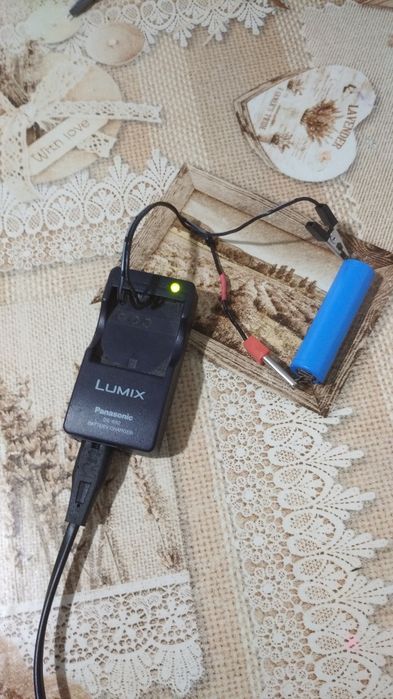 Зарядне для 18650 акумуляторів