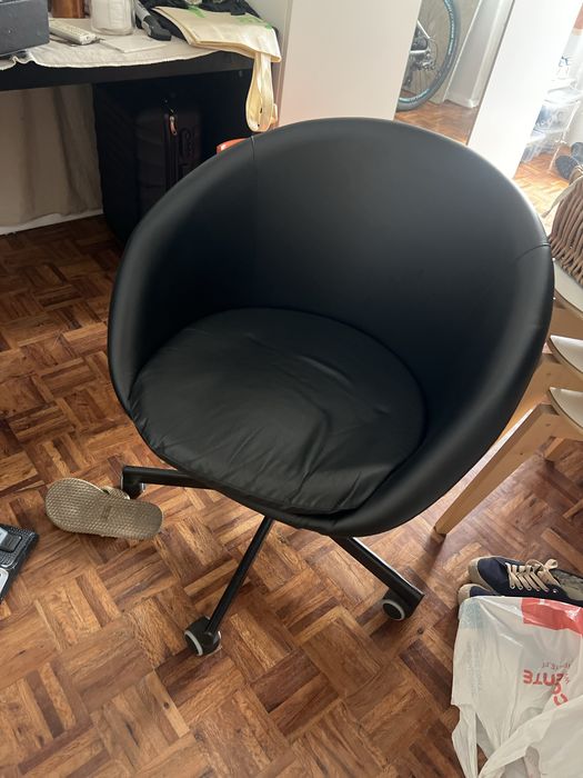 Vende se mesa e cadeira para escritorio