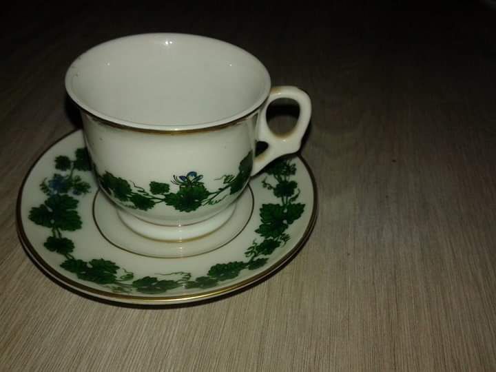 Chávenas de café em porcelana