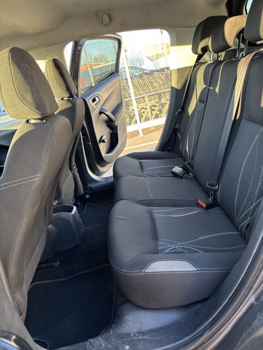 PEUGEOT 208 1.2