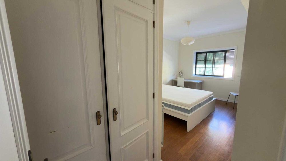 Arrendamento de quarto junto à NOVA SBE - Carcavelos