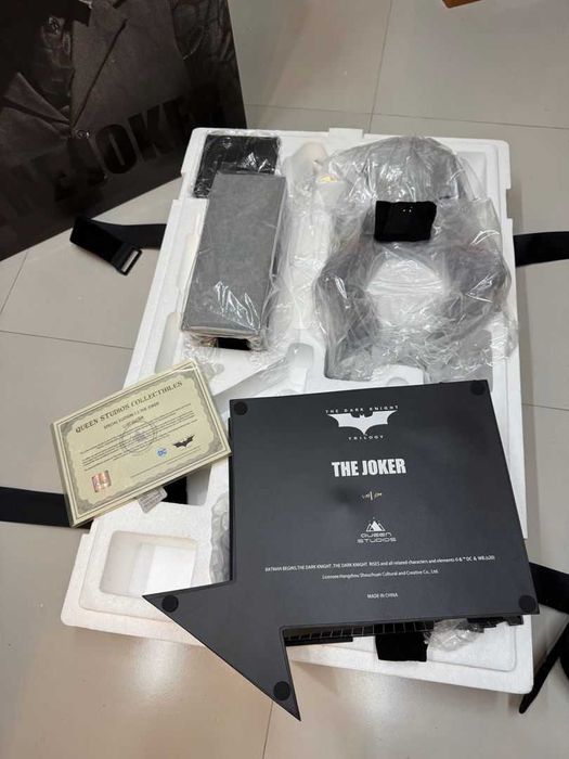 Estátua Queen Studios 1/3 Scale the Dark knight Joker