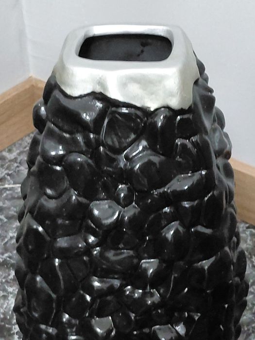 Jarra  alta 40 cm Cor preta e prateada