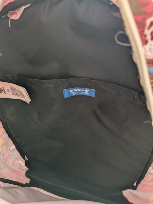 Vendo Mochila adidas usada