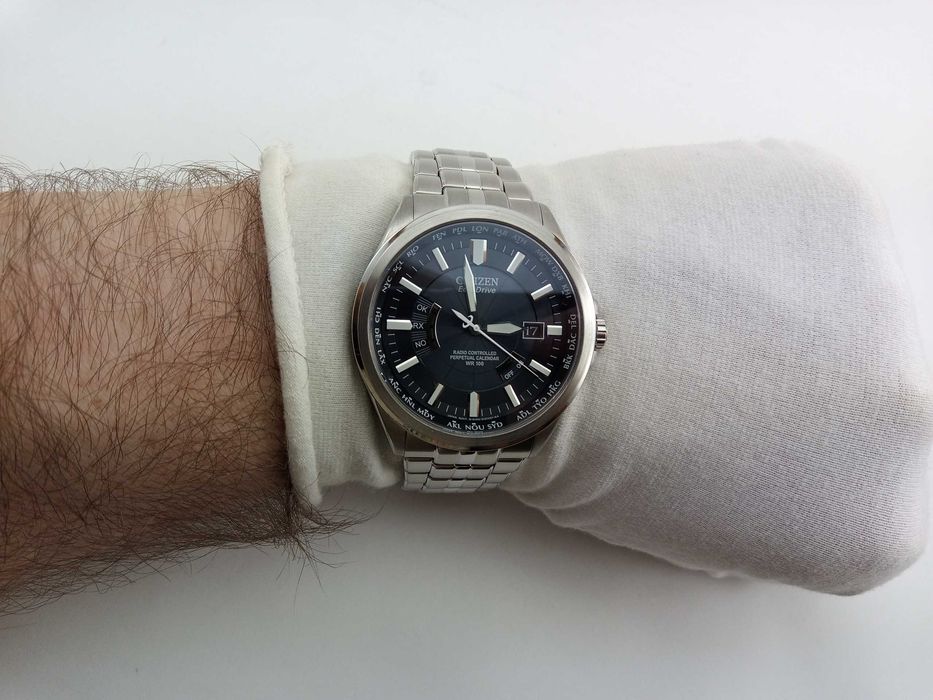 Японские часы Citizen Eco-Drive CB0010-53L радиоконтроль вечник сапфир