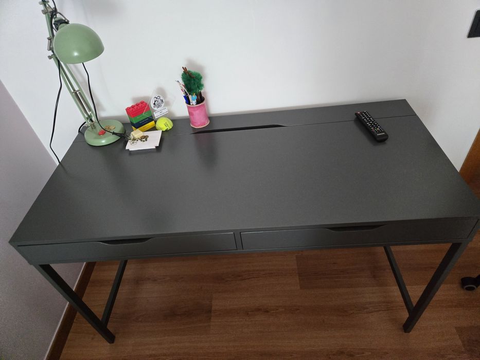 Secretaria ikea em  ótimo estado, pouco uso