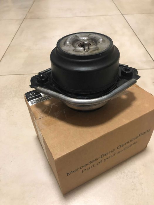 Подушка (опора) двигуна МЕРСЕДЕС ML-GL class