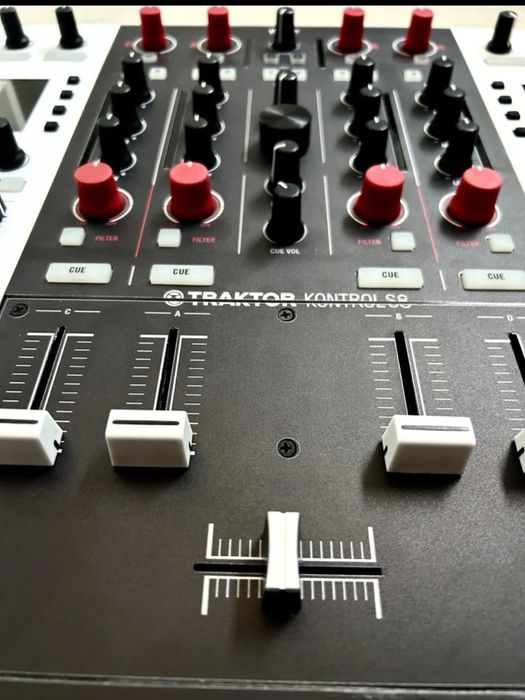Traktor Kontrol S8