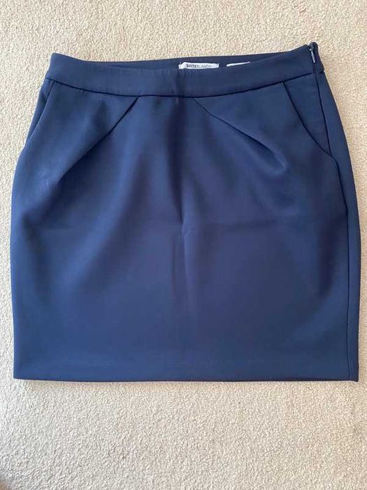 várias saias curtas