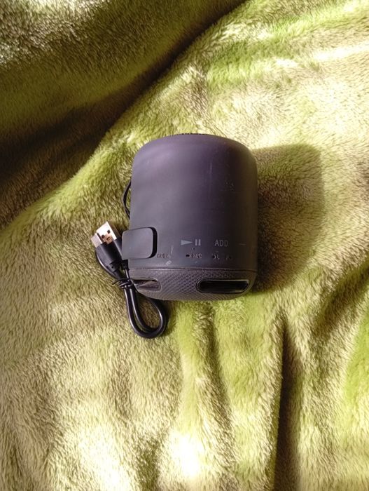 Sony SRS-XB10 (Wireless Speaker)
É um pequeno altifalante portátil da