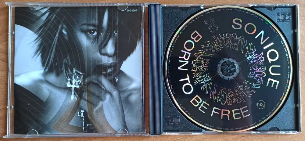 Sprzedam CD "Born to Be Free" - Sonique | Stan używany, bardzo dobry!