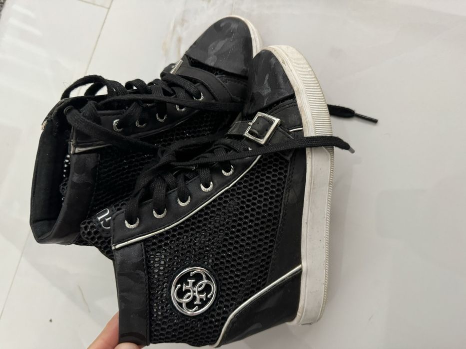 Guess кроссовки на танкетке
