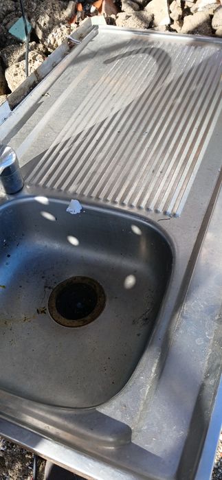 Banca com torneira misturadora