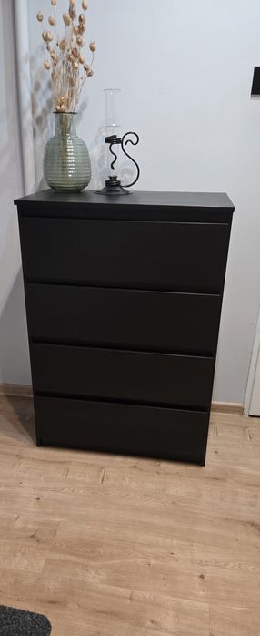 Sprzedam  czarną komodę