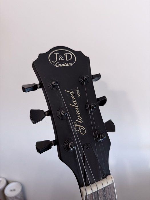 Guitarra Elétrica J&D LC300 Matte Black – Estilo Les Paul – anos 90 bom estado