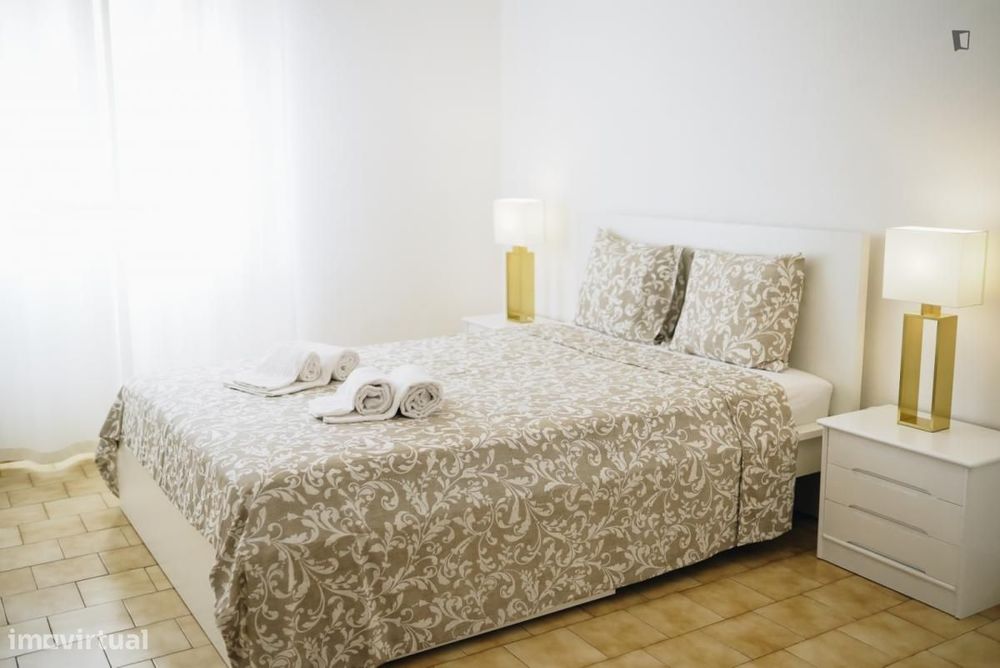 Apartamento com 2 quartos - localizado em Quarteira