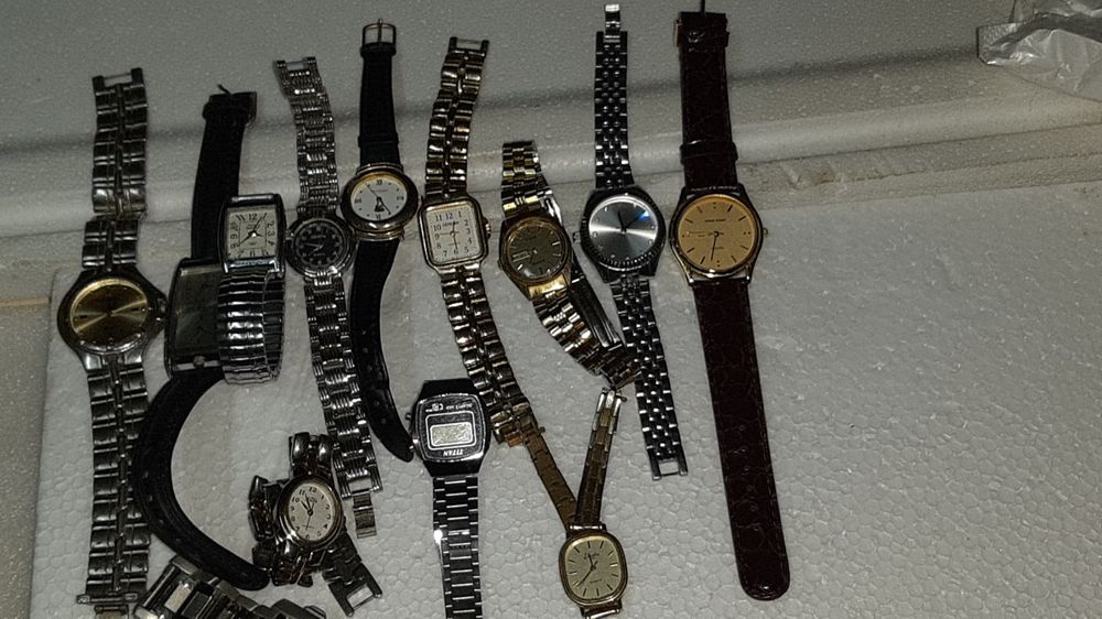 47 relógios de pulso em bom estado