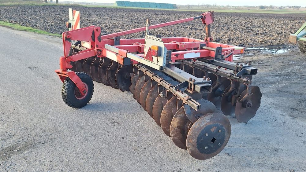 Talerzówka zawieszana 2.8m Quivogne brona