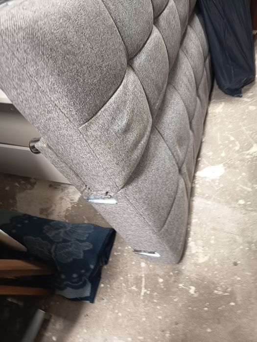 Sofá cama de cor cinza