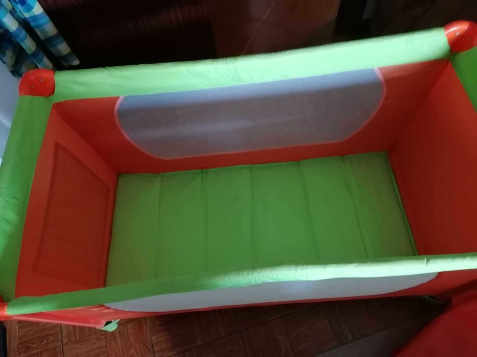 Cama de viagem laranja + colchão