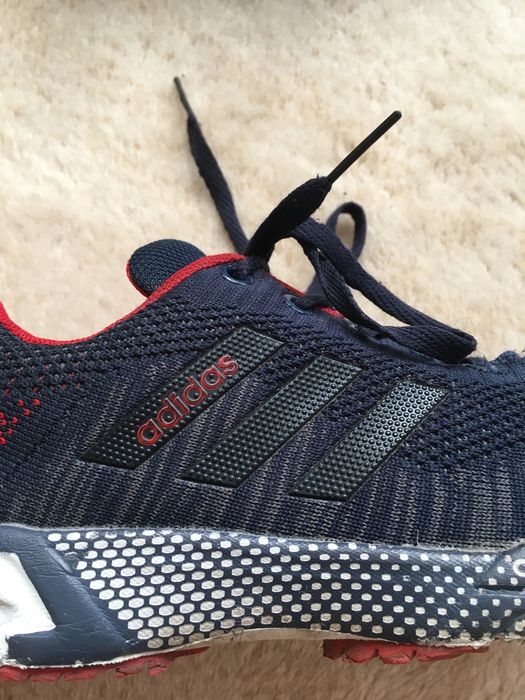 Кроссовки Adidas.