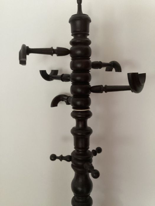 Bengaleiro antigo em pau preto