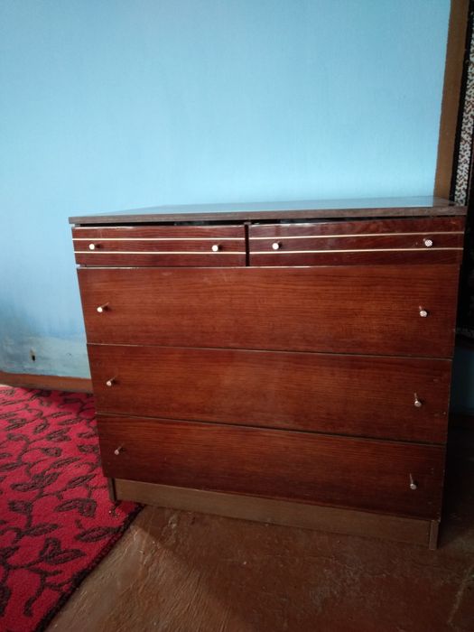 Продам Комод (невисоку шафу з висувними шухлядами)