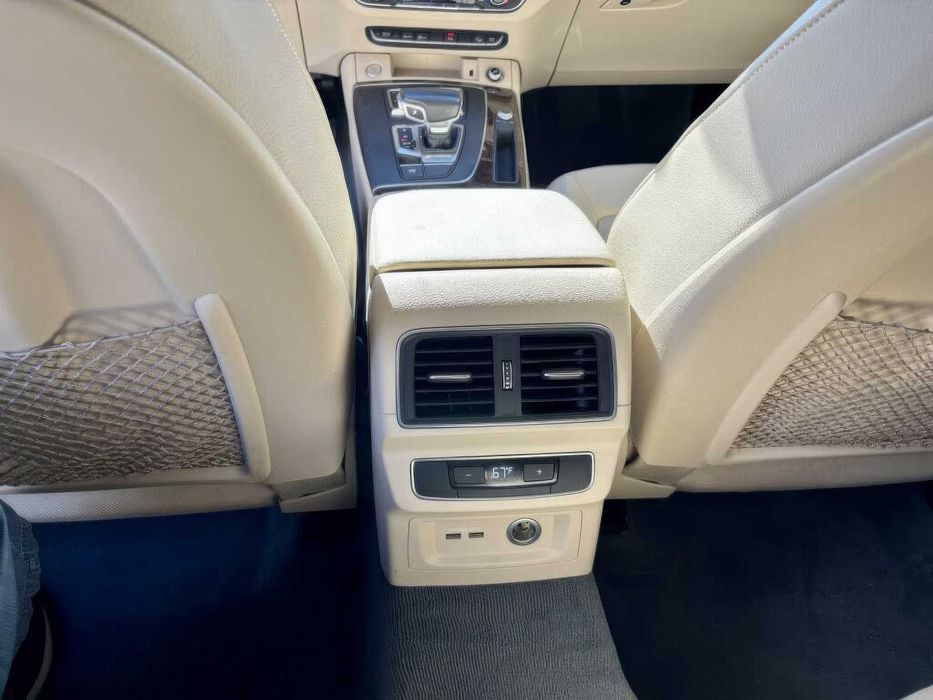 Audi Q5 quattro Premium Plus      2019