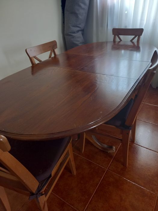 Mesa com 4 cadeiras