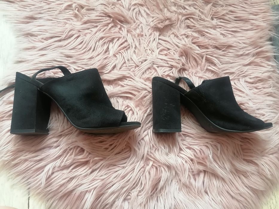 Czarne sandałki na obcasie Graceland Deichmann