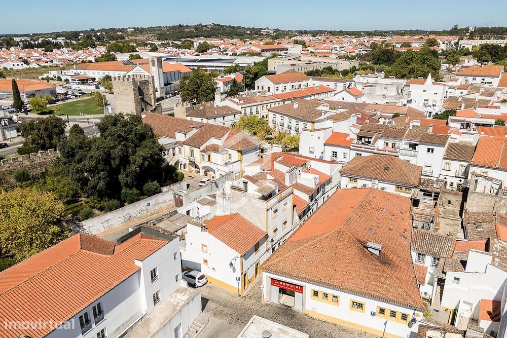 Moradia T1+1 de Rés do Chão e 1º andar no Centro Histórico de Évora