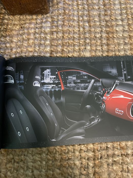 Catálogo gama Abarth 595. Versão em italiano, muito bom. Fiat