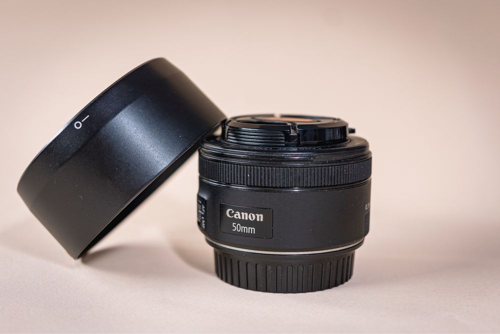 Canon EF 50mm f/1.8 STM + Para-sol Canon ES-68