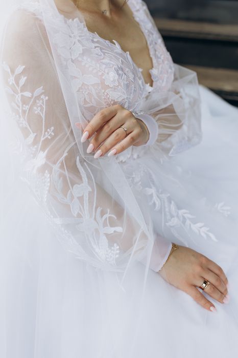 Весільна сукня.