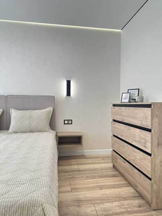 Сучасна стильна новенька квартирка