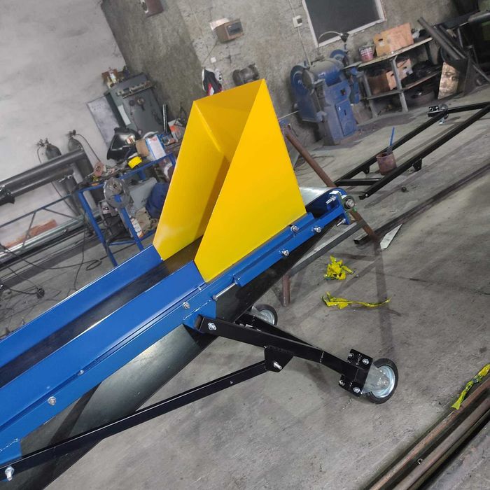 Транспортер стрічковий,ленточный конвейер, погрузчик,с шевронами.