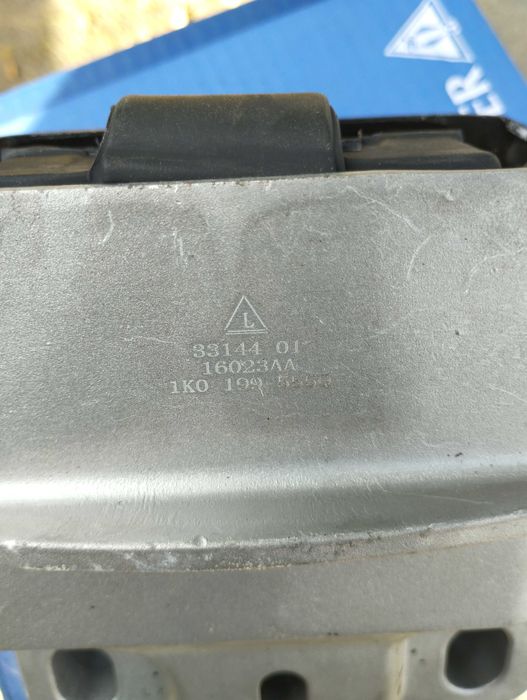 Опора двигуна ліва LEMFORDER 33144