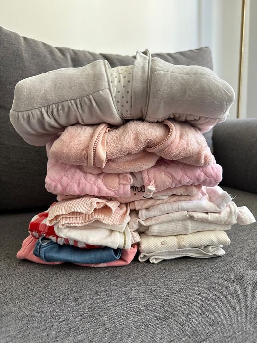 Lote de 15 peças de roupa de bebé dos 0-3