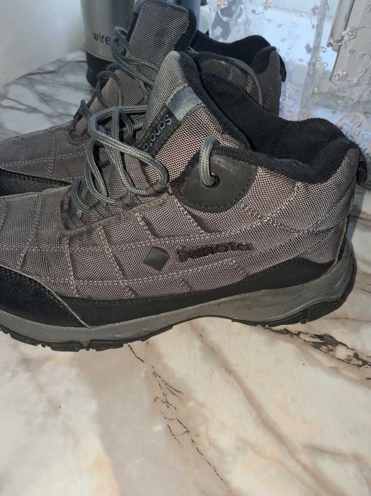 Продам чоловічі кросівки