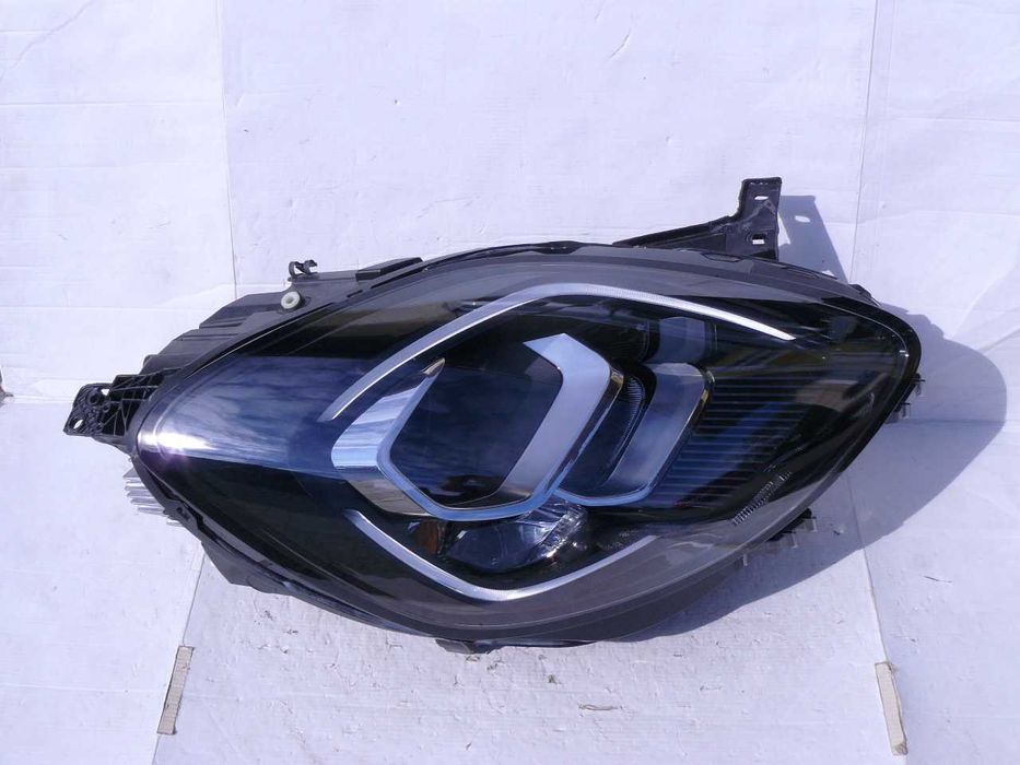 FORD PUMA MK2 Lampa przednia prawa LED H1